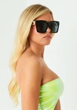 Anna Oversized Sunglasses With Gold Chain Detail