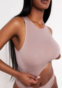 Jacqueline Mocha Seamless Ribbed Racer Crop Top