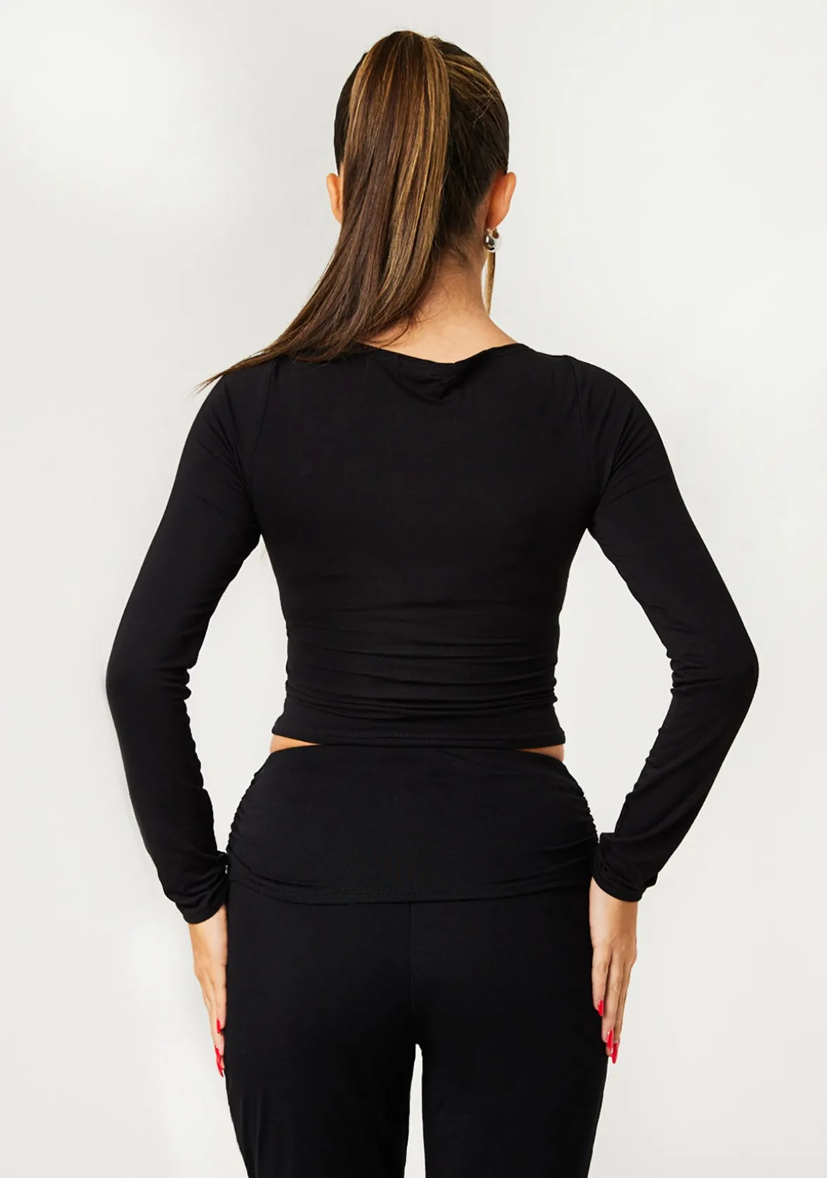 Meriah Black Long Sleeve Crop T-shirt